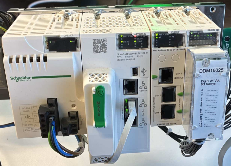 The Schneider M580 and its I/O modules on the rack