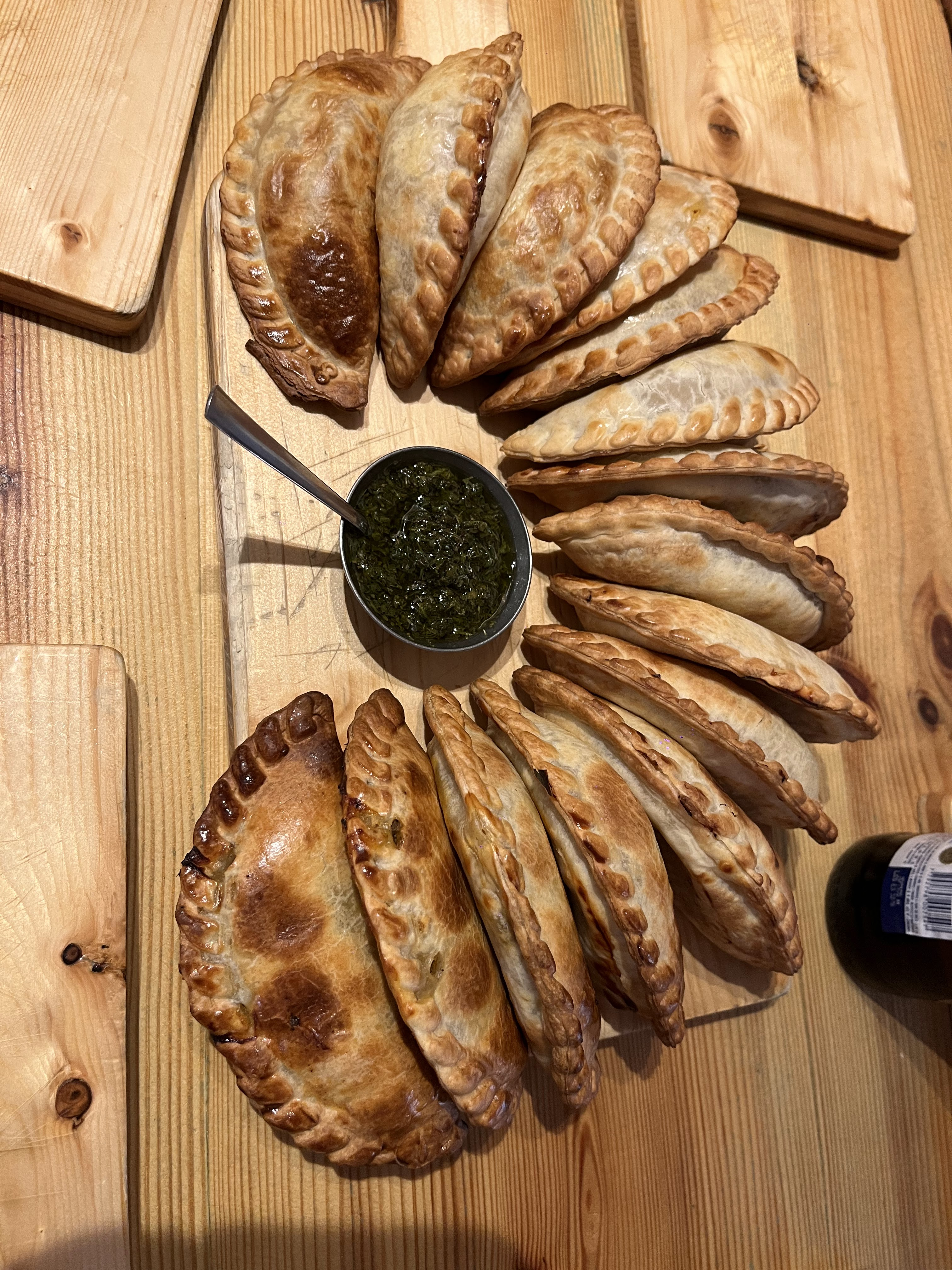 Empanadas avec la petite sauce verte chimichurri